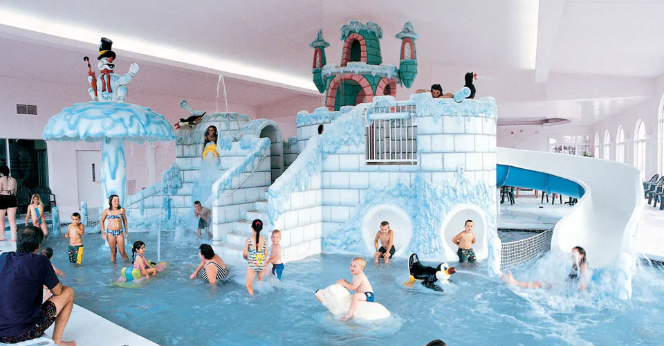 Indoor water splash zone for kids at the Clarion Hotel and Suites in Wisconsin Dells 960