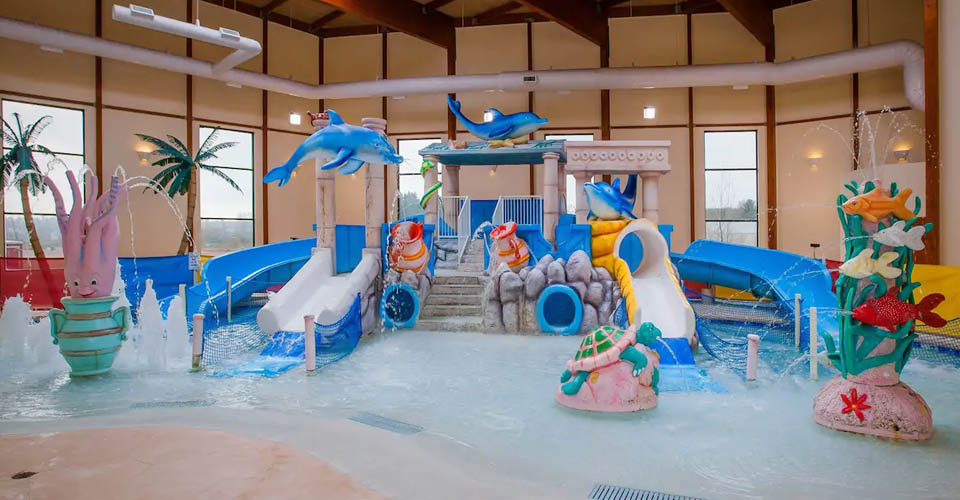 Kids indoor water park at the Grand Marquis Hotel in Wisconsin Dells 960