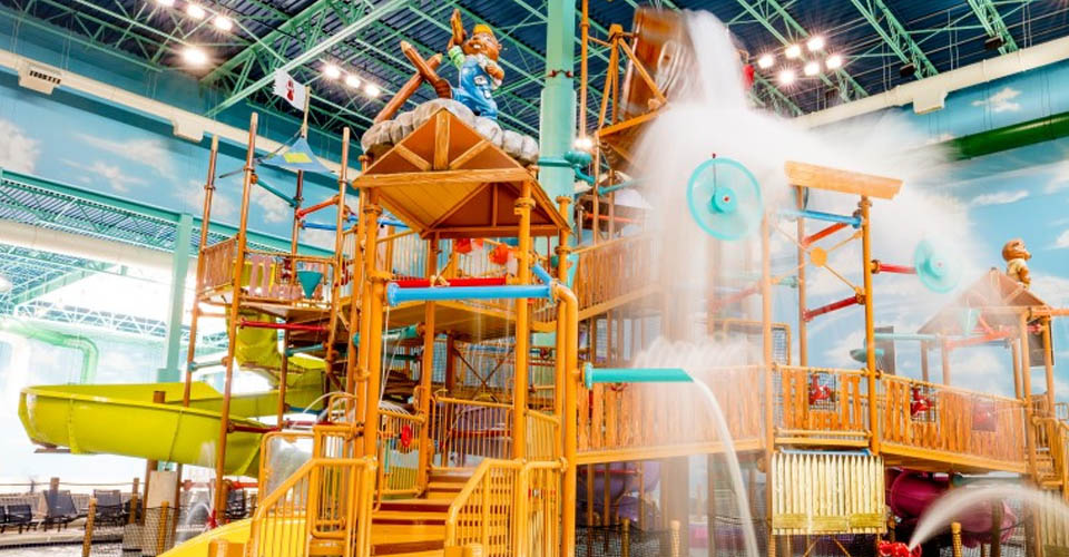 Overview of the Fort Mackenzie water splash zone for kids at the Great Wolf Lodge Indoor Water Park in Wisconsin Dells 960