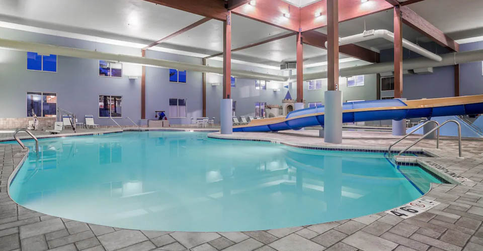 Overview of the indoor pool area at Holiday Inn Express Wisconsin Dells 960