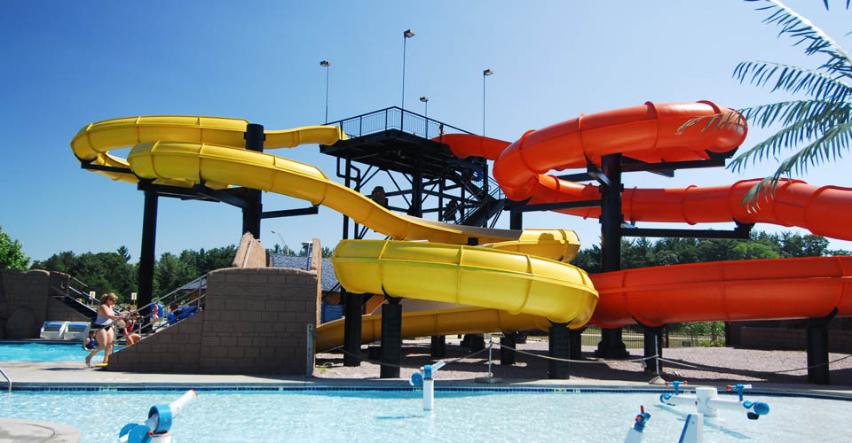 Large outdoor water slides at the Polynesian Water Park Hotel in Wisconsin Dells 960