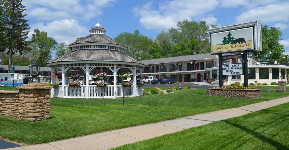 Overview of the Amber's Inn and Suites in Wisconsin Dells 960