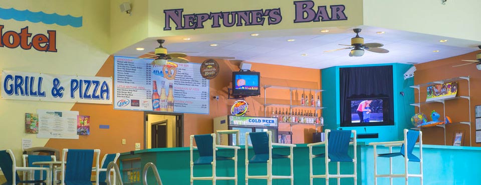 View of a Neptune's Bar at the Indoor Pool Atlantis Waterpark Hotel in Wisconsin Dells 960