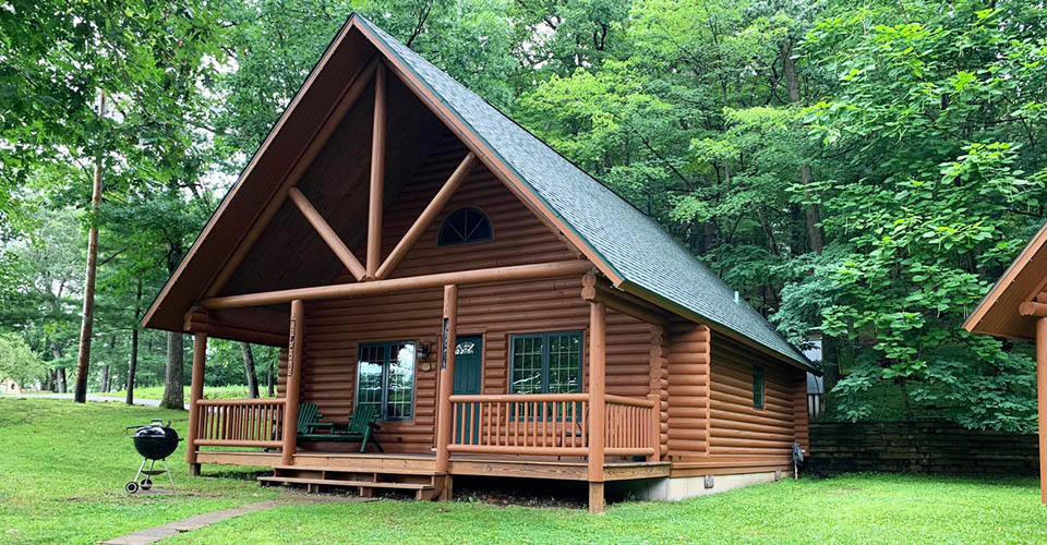 Front view of a Cabin at the Cedar Lodge Wisconsin Dells 960