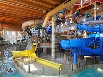 Wisconsin Dells Resorts with Indoor Water Parks - Water Slides, Fun