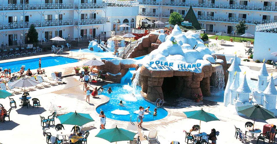 Outdoor water park at the Clarion Hotel and Suites in Wisconsin Dells 960