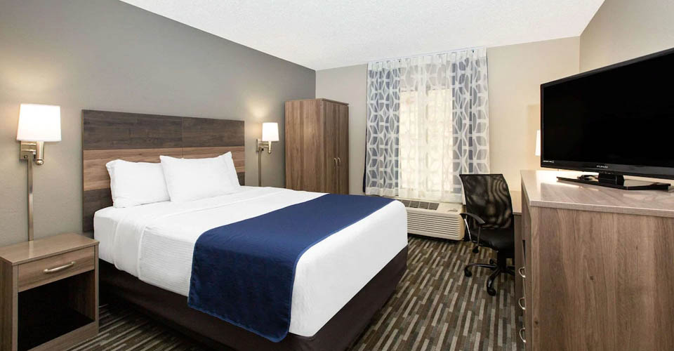 Comfortable Bedding at the Days Inn Wisconsin Dells near Downtown 960