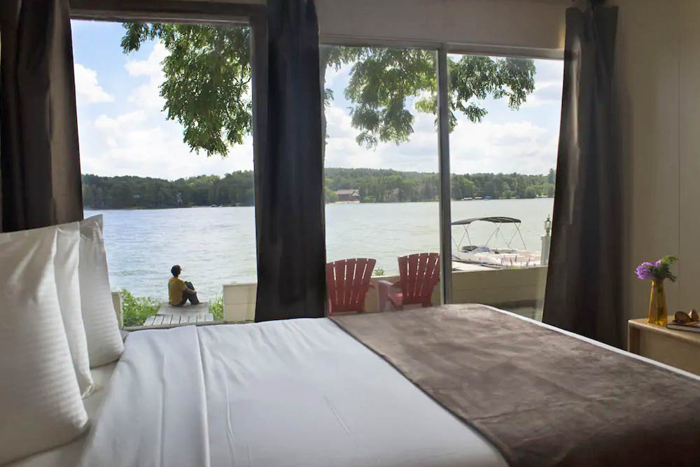 Room view of the lake Delton at the Delton Oaks Resort in Wisconsin Dells 1000