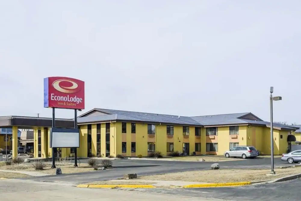 Front of the Econo Lodge Wisconsin Dells 1000