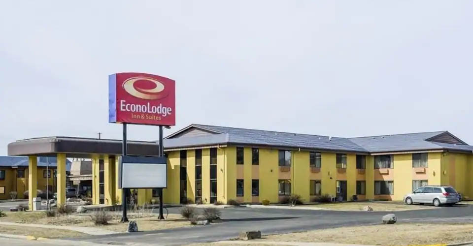 Front of the Econo Lodge Wisconsin Dells 960