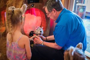 Getting help at the Build a Bear Workshop at the Great Wolf Lodge in Wisconsin Dells 1000