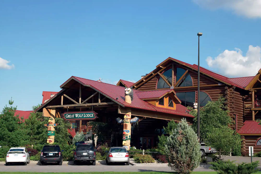 Front entrance to the Great Wolf Lodge Wisconsin Dells 1000