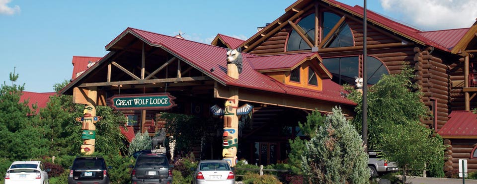 View of the Entrance to the Great Wolf Lodge in Wisconsin Dells 960