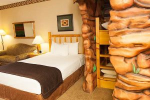 Wolf Den Suite cave entrance at the Great Wolf Lodge Wisconsin Dells 600