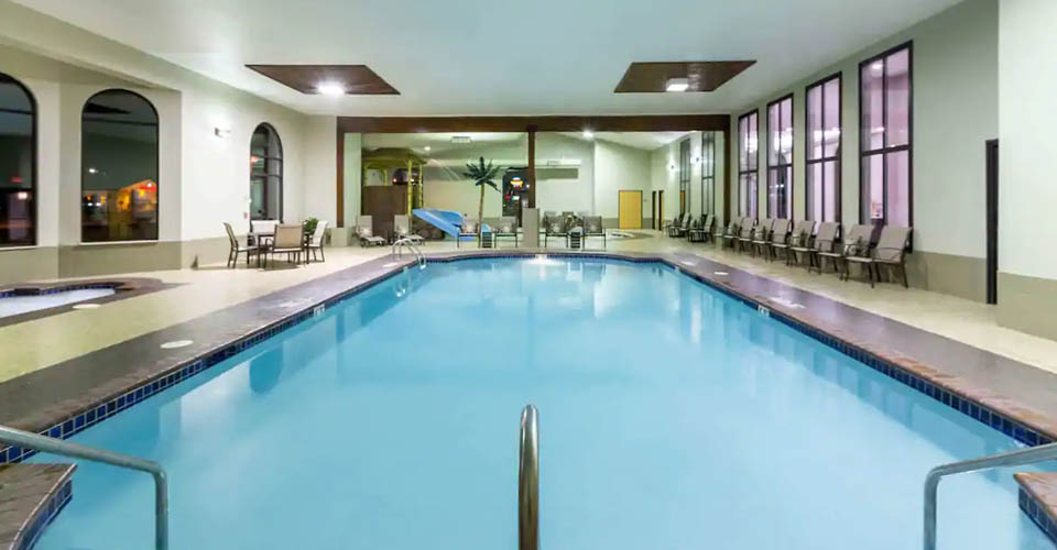 heated indoor pool at the Wingate by Wyndham in Wisconsin Dells 960