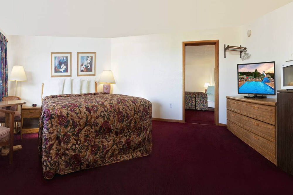 Wisconsin Dells Motels with Suites - Family suites, Two Room Suite